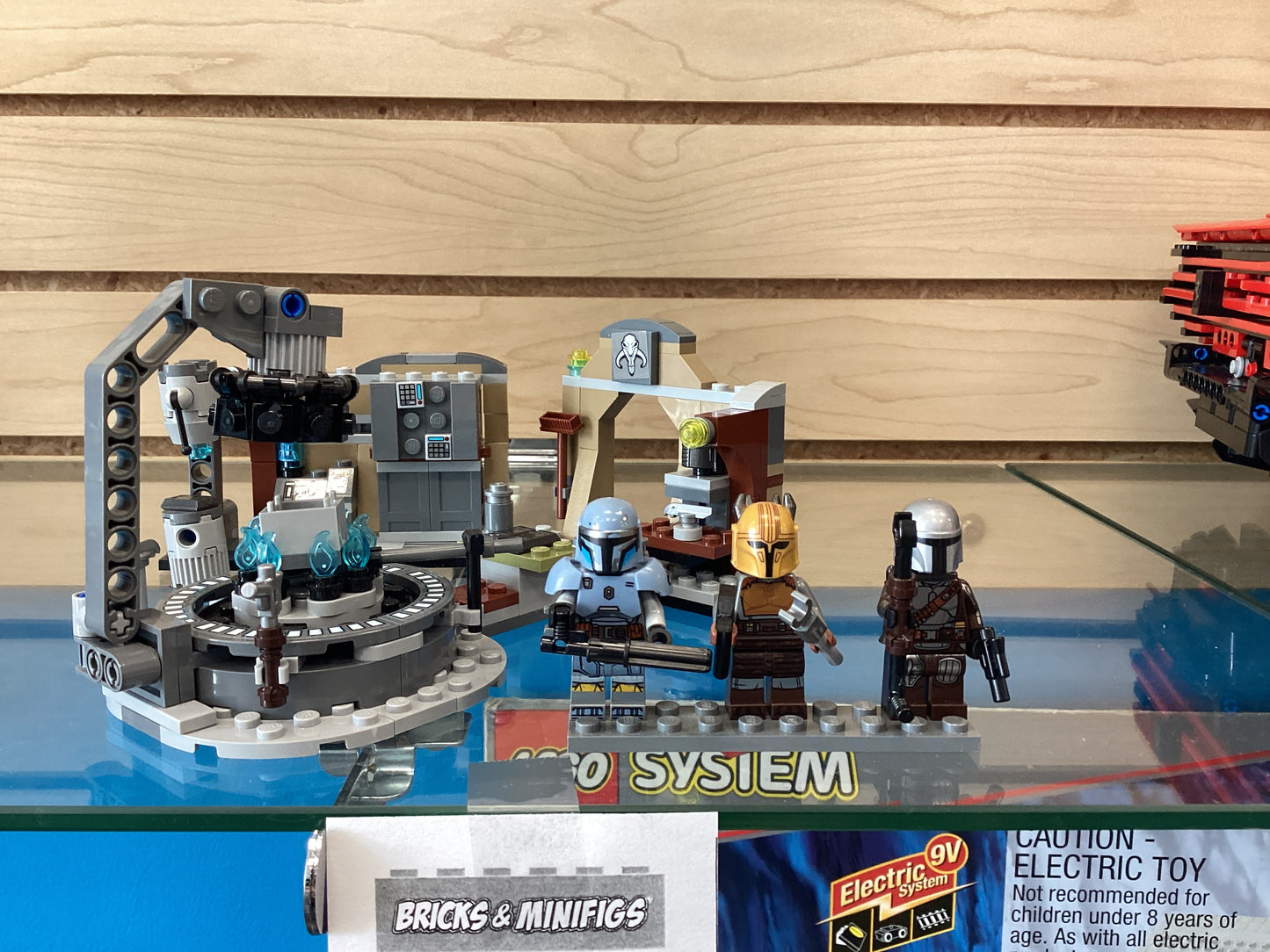 75319 The Armorer’s Mandalorian Forge - USED