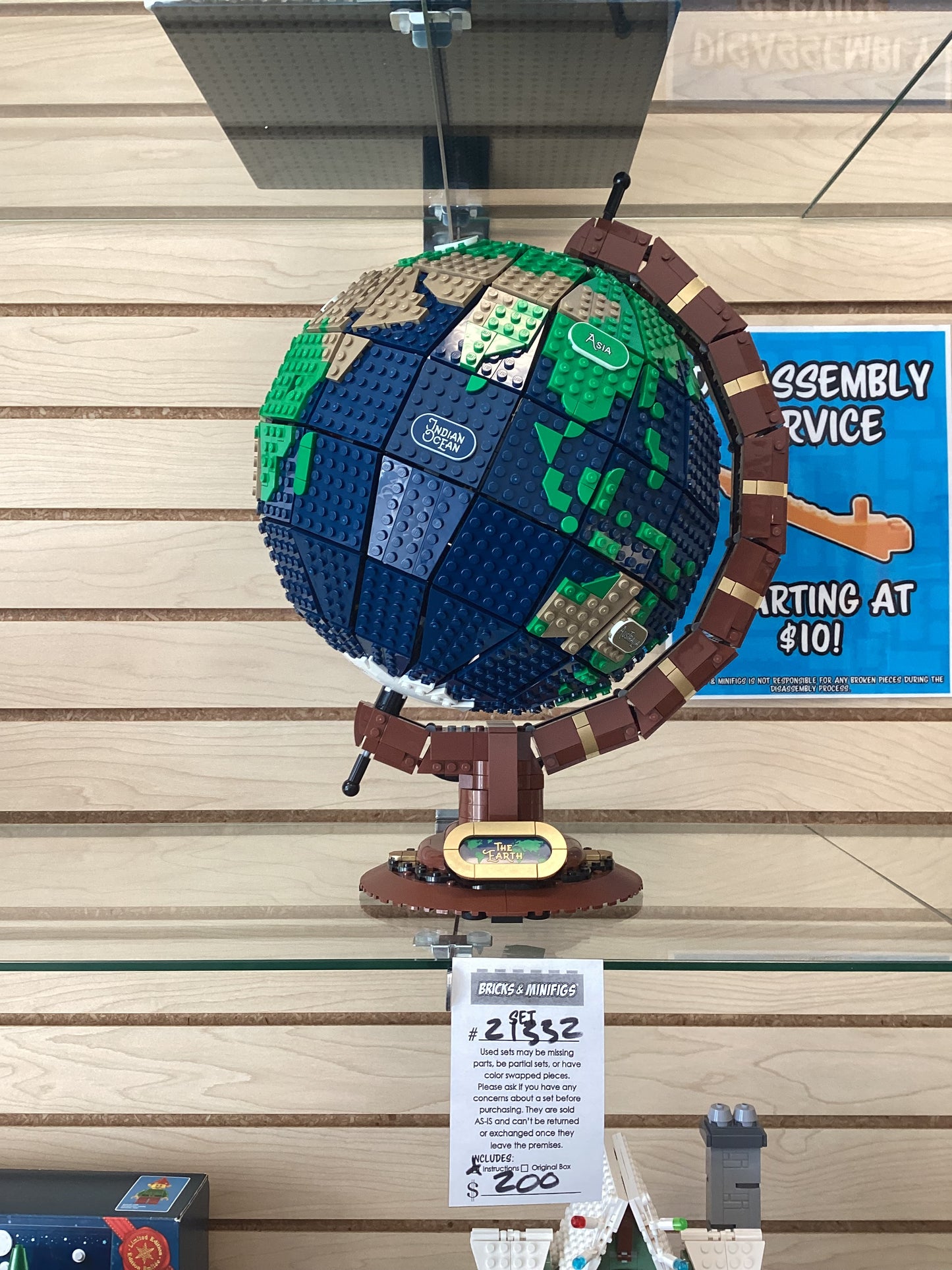 21332 The globe - Used