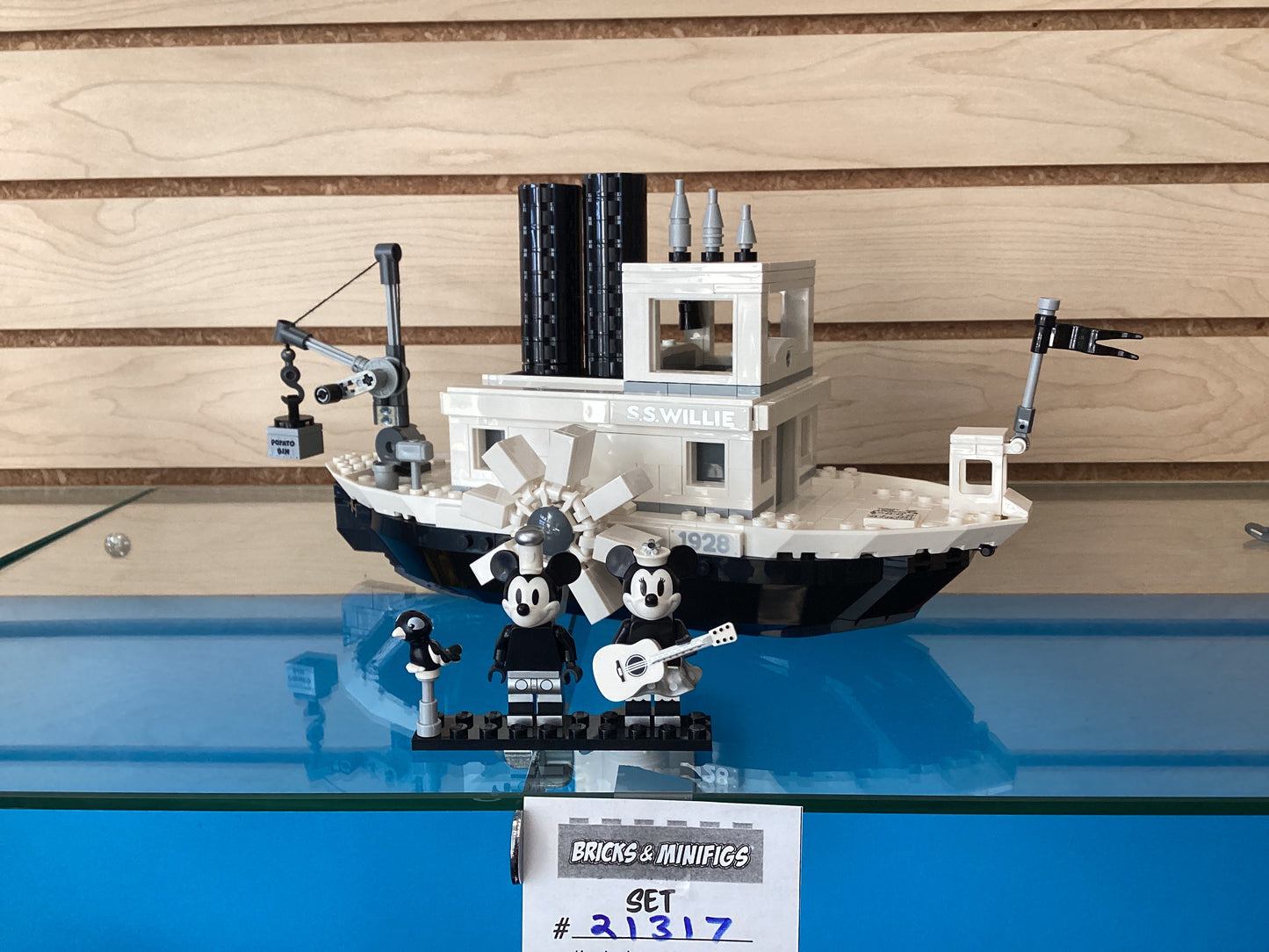 21317 Steamboat Willie - USED