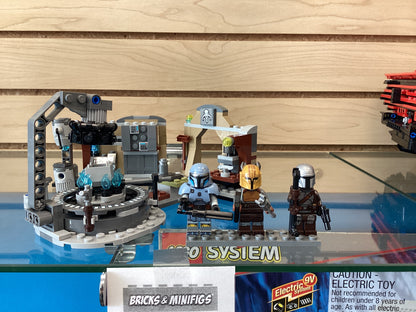 75319 The Armorer’s Mandalorian Forge - USED