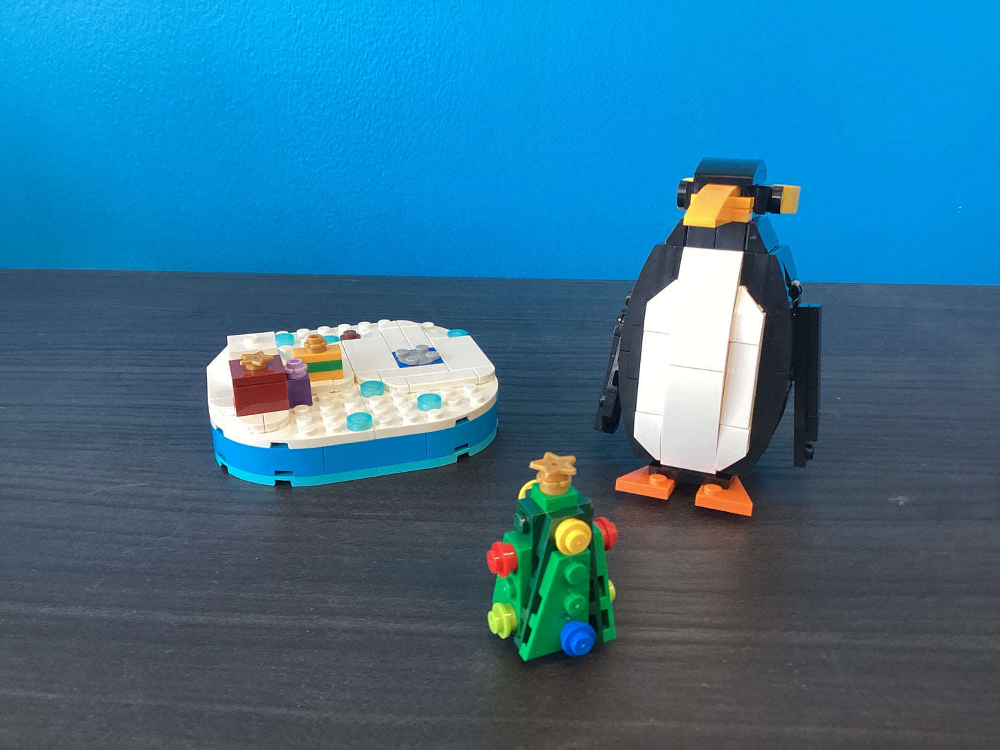 40498 Christmas Penguin - USED