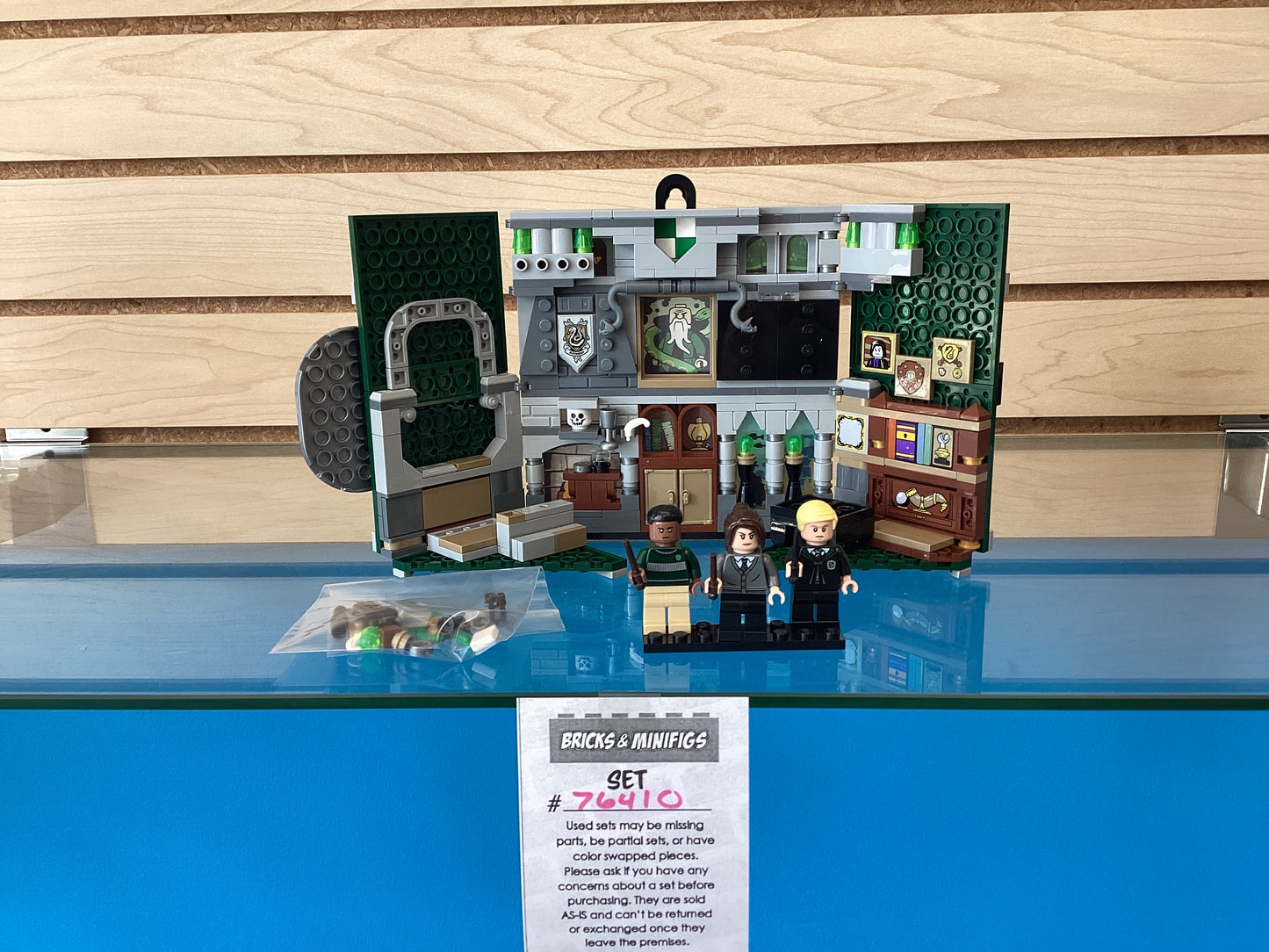 76410 Slytherin House Banner - USED