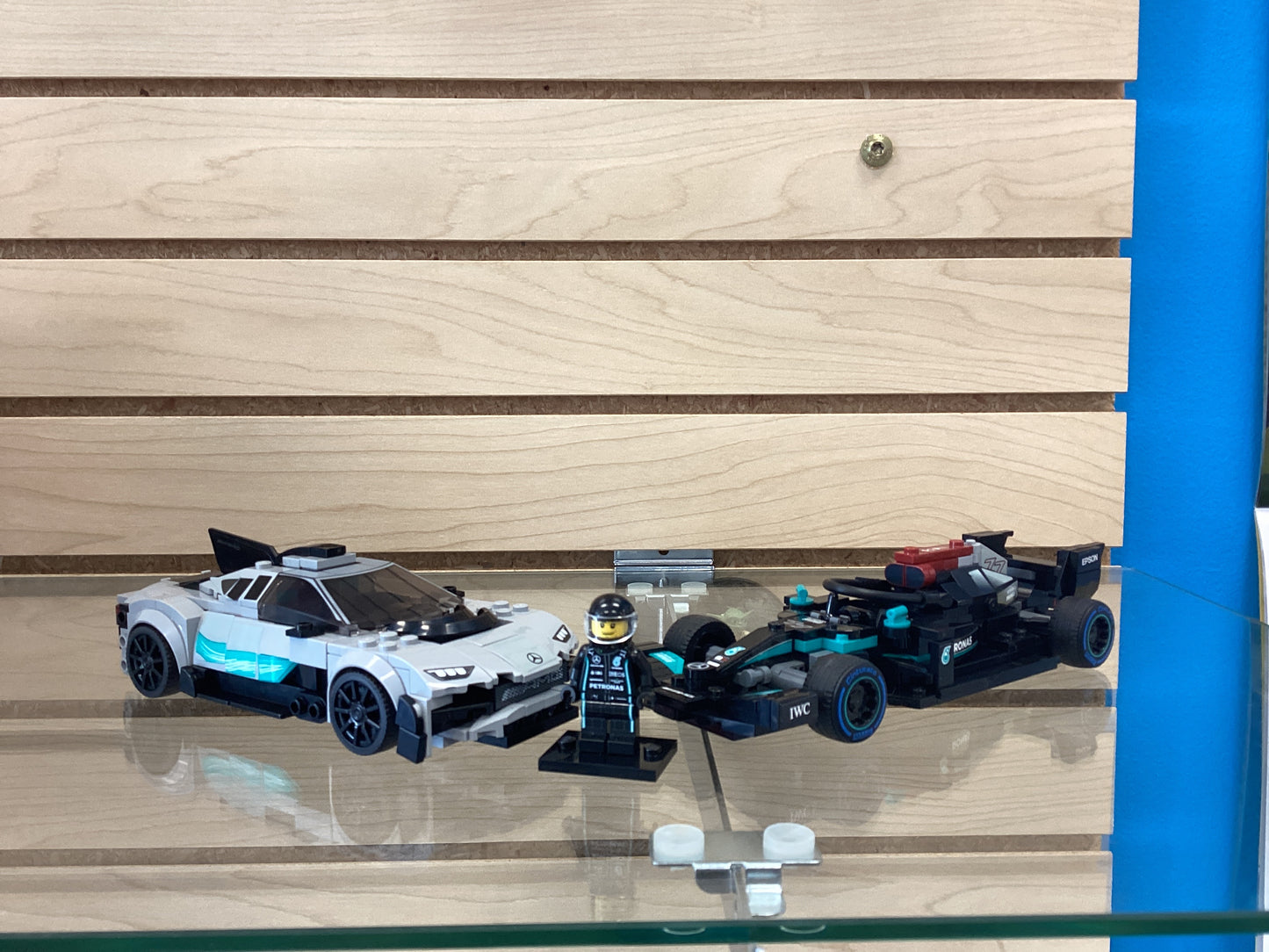 76909 Mercedes-AMG F1 W12 E Performance & Mercedes-AMG Project One - USED